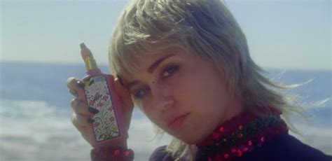 spesa da gucci canzone|La canzone della pubblicità Gucci Flora Fantasy con Miley Cyrus.